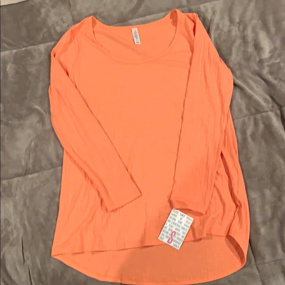 LuLaRoe Tops - LuLaRoe Lynnae Long sleeve shirt